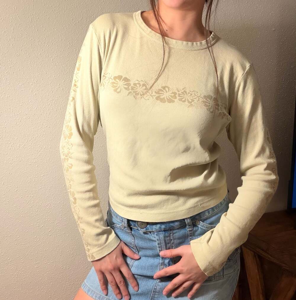 Vintage Bullhead Girl Trap Cream Floral Print Long Sleeve Crewneck Tee